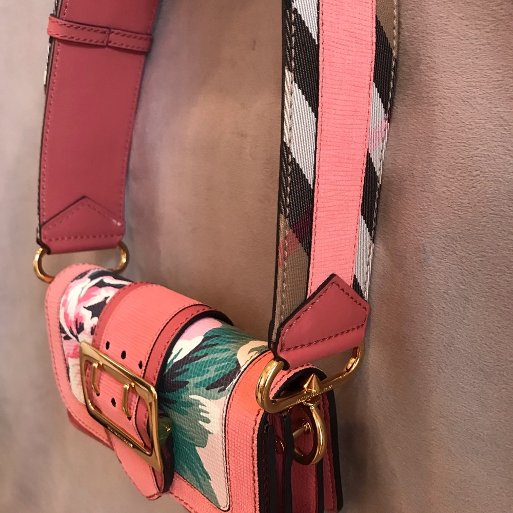 🍥SOLD🍥 Burberry Small Buckle Bag Peony Rose - Picture 2 of 11
